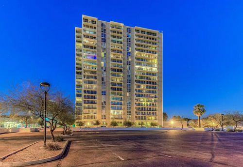 The Regency on Central is a Beautiful Mid-Century Modern High-Rise Building Located in the Heart of Central Phoenix.