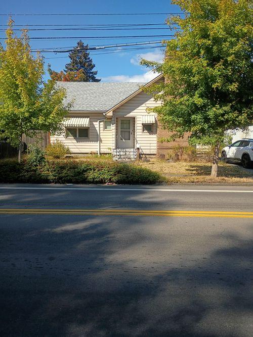 **202 East 39th Street, Vancouver, WA**  **Charming Fixer-Upper with Commercial Zoning  Investor & DIY Dream!**  This 2-bedroom, 1-bath home sits on a commercially zoned lot, opening the door to both residential comfort and future business or investment potential. Full of character and original charm, this home also offers a full basement, adding valuable space to finish, expand, or use for storage.  **Highlights:** - 2 bedrooms, 1 bathroom - Full basement  great potential for extra living space, rec room, or storage - Commercial zoning  ideal for investors, business owners, or those seeking flexible use - Detached 2-car garage  great for storage, workshop, or parking - Solid bones with classic charm throughout - Prime opportunity to renovate and add value - Convenient Vancouver, WA location  **Perfect for:** Investors, contractors, or homeowners looking for a rewarding renovation project in a versatile commercial-zoned setting.  *Sold as-is. Bring your vision and make this diamond in the rough shine!