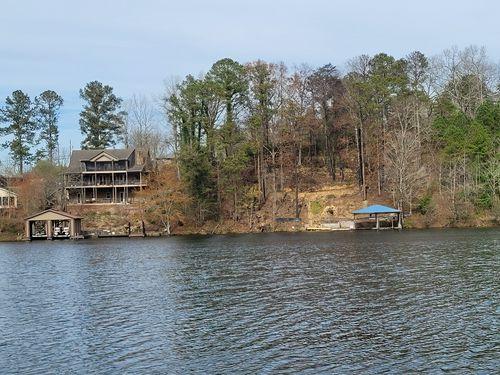 170 feet of waterfront, plent of room to build