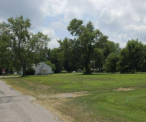 2 roads and alley access