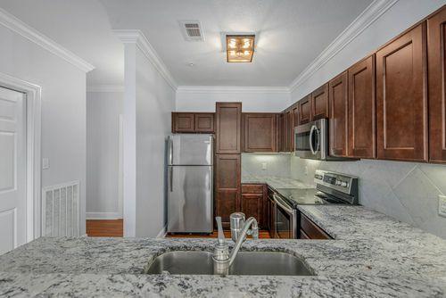 Update Kitchen/Granite Countertops/Stainless Appliances/Freshly New Paint