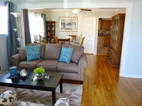 Staged living room after it has been decluttered